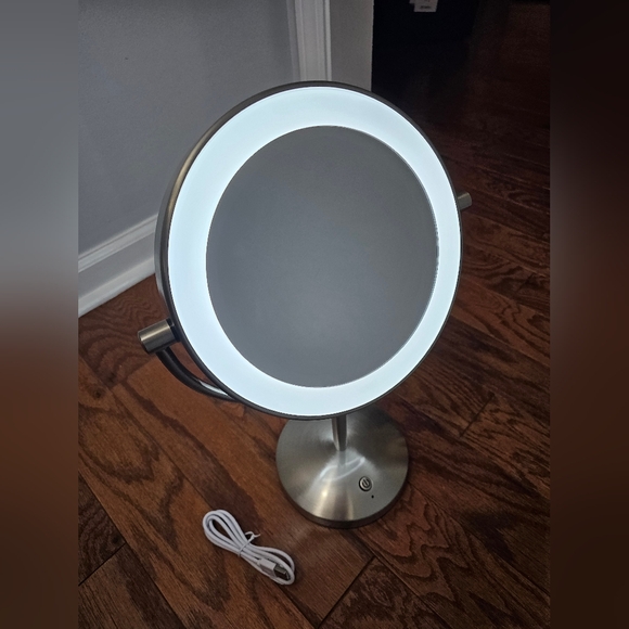 Conair Rechargeable Vanity Mirror, Nickel Used - Picture 2 of 9